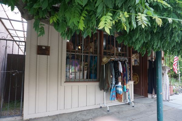 [Picture of Bruschi Store]